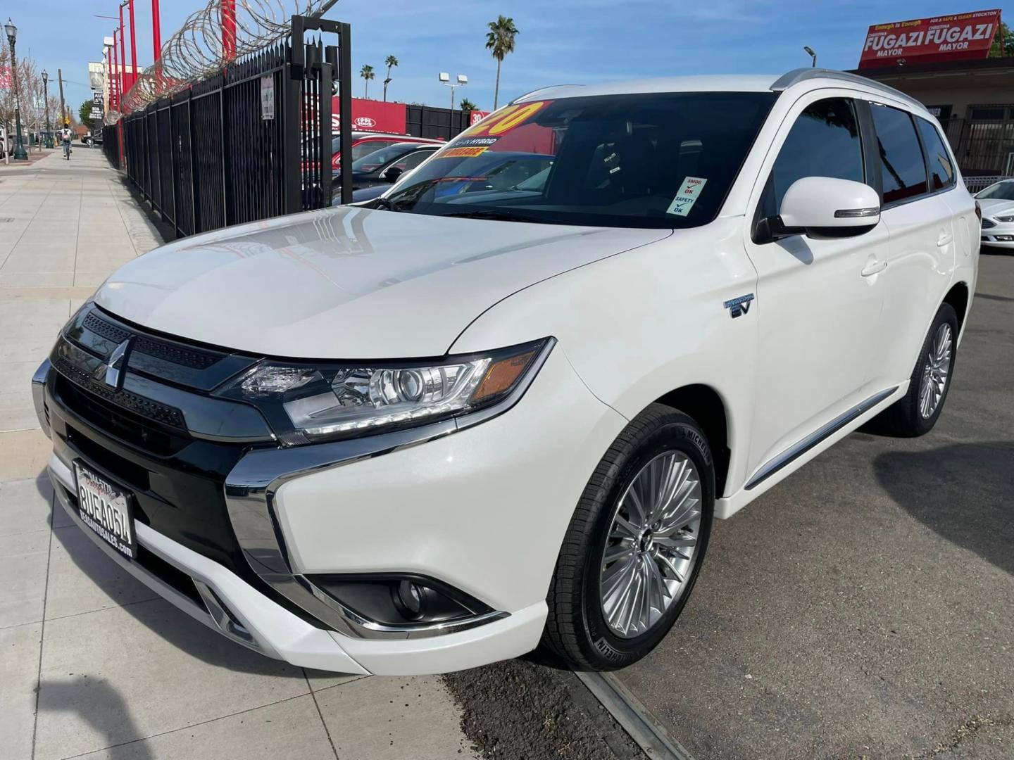 2020 WHITE /BLACK Mitsubishi Outlander PHEV (JA4J24A55LZ) , located at 744 E Miner Ave, Stockton, CA, 95202, (209) 944-5770, 37.956863, -121.282082 - Photo#3